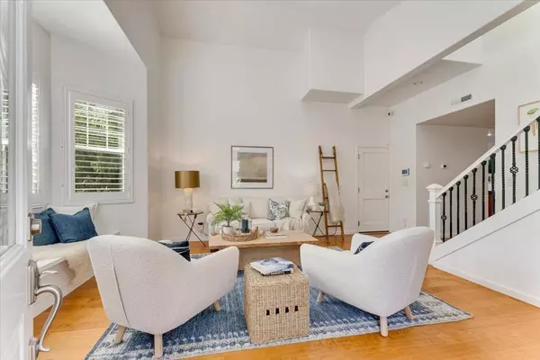 Capitola, CA 95010,513 Hill ST