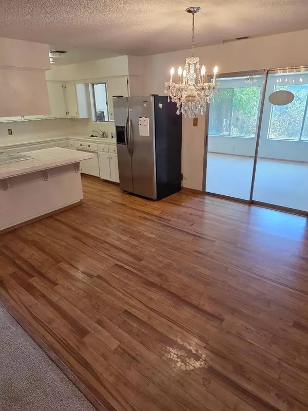 Los Banos, CA 93635,405 N Santa Ana ST