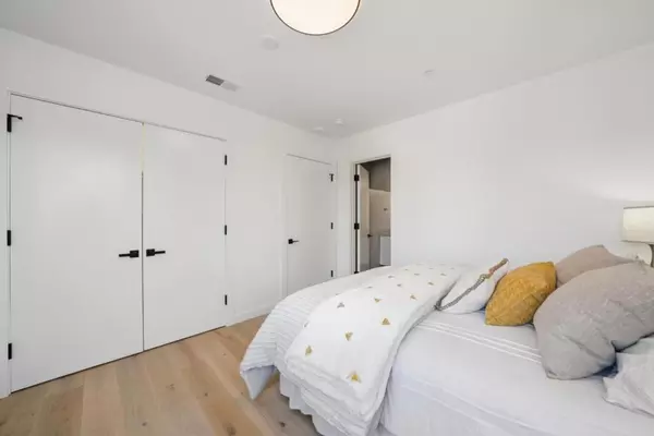 Burlingame, CA 94010,1433 Floribunda AVE #2