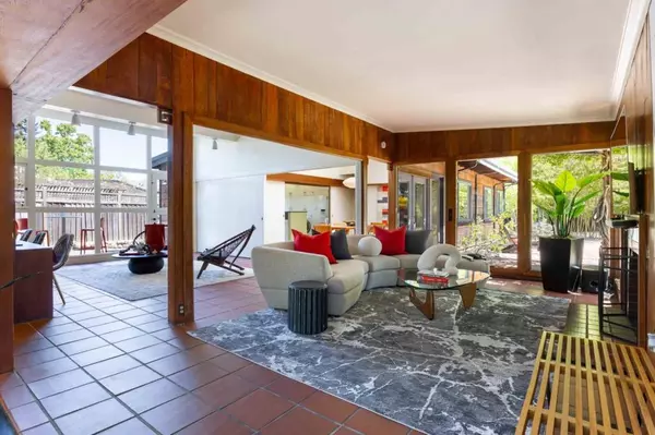 Palo Alto, CA 94303,876 Southampton DR