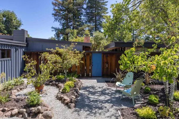 Palo Alto, CA 94303,876 Southampton DR