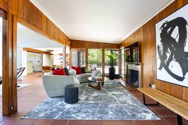 Palo Alto, CA 94303,876 Southampton DR
