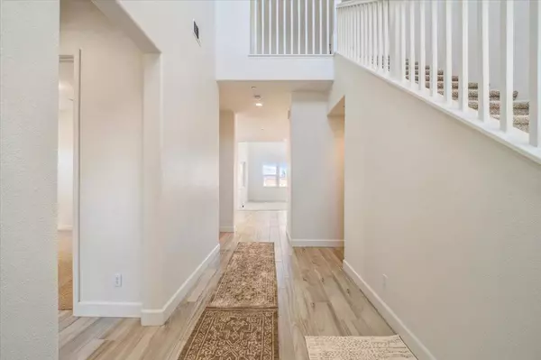 Marina, CA 93933,465 Russell WAY