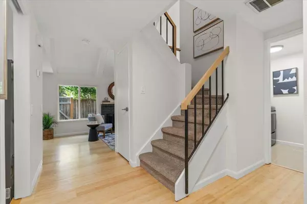 Los Gatos, CA 95032,535 Pine Wood LN