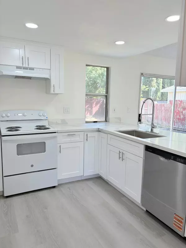 Sacramento, CA 95823,3985 Limestone WAY