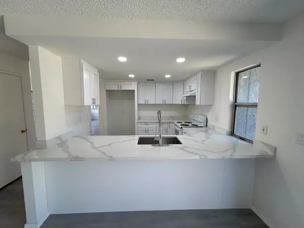 Sacramento, CA 95823,3985 Limestone WAY
