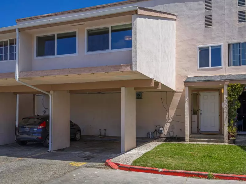 919 Acosta PLZ #41, Salinas, CA 93905