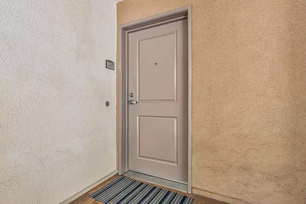 Campbell, CA 95008,912 Campisi WAY #201