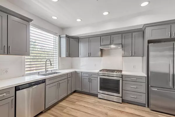 Campbell, CA 95008,912 Campisi WAY #201