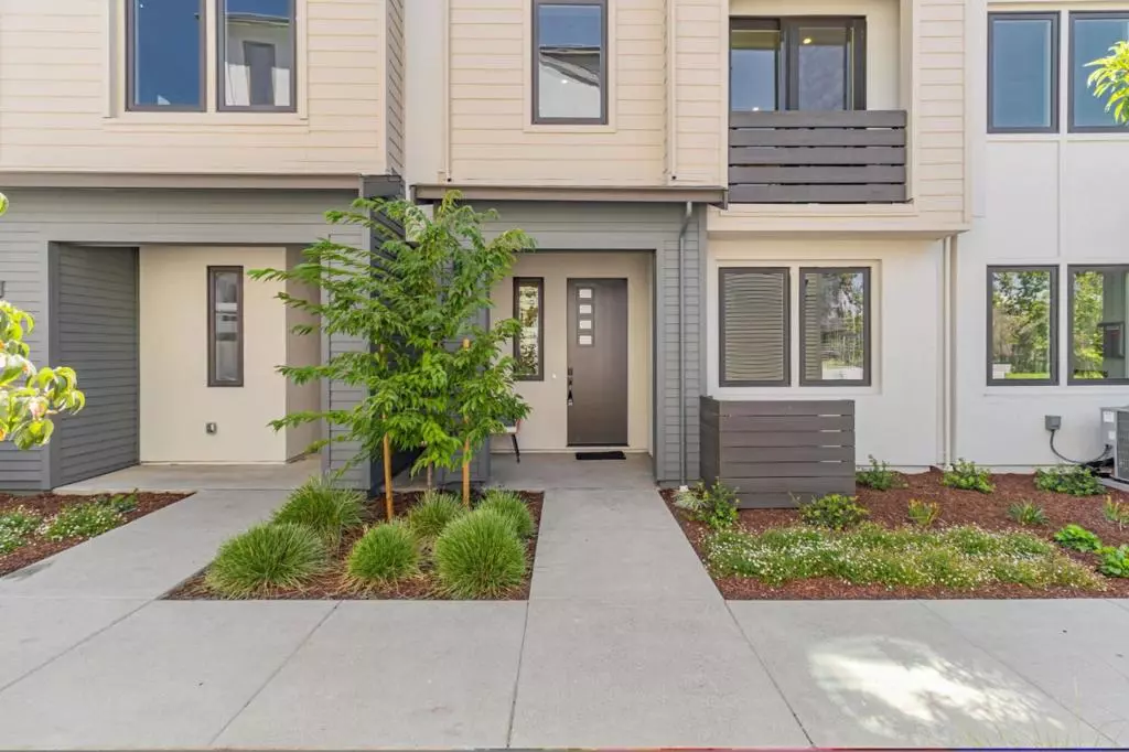 Palo Alto, CA 94303,1131 Esther CT