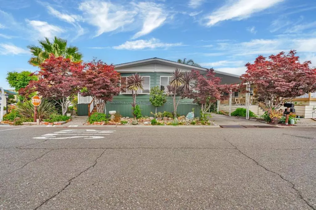 Hayward, CA 94544,40 Ranchero WAY