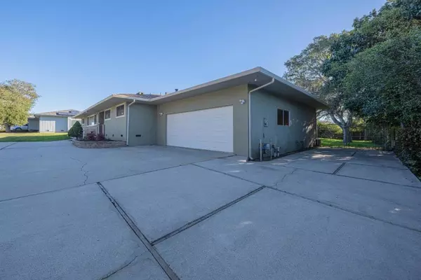 Salinas, CA 93906,11745 Tam Oshanter DR