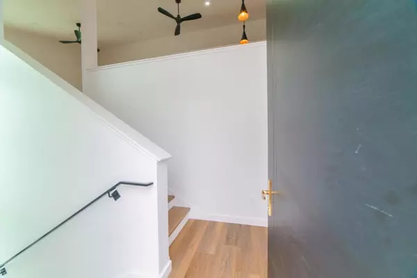 Royal Oaks, CA 95076,54 Sill RD