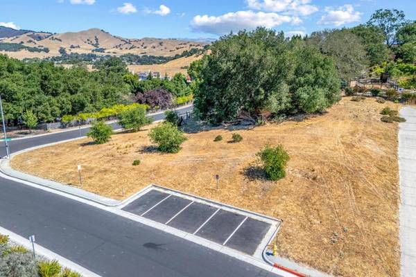 Gilroy, CA 95020,2393 Banyan ST