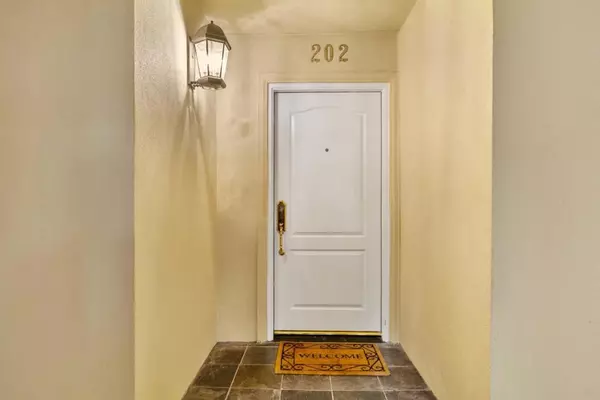 Burlingame, CA 94010,1499 Oak Grove AVE #202