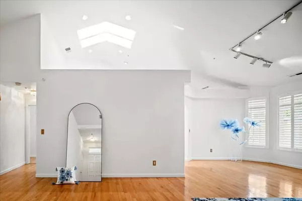 Salinas, CA 93908,17716 Riverbend RD