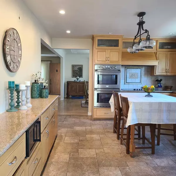 Santa Cruz, CA 95060,233 Rigg ST