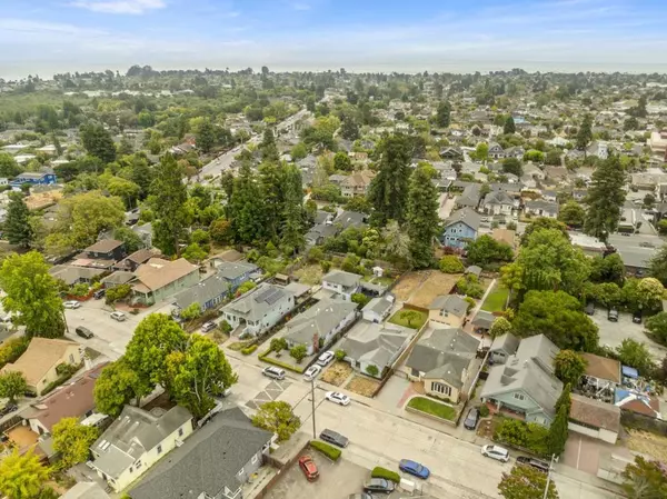 Santa Cruz, CA 95060,233 Rigg ST