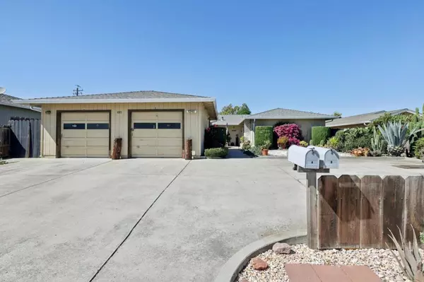 880 Apricot LN, Hollister, CA 95023