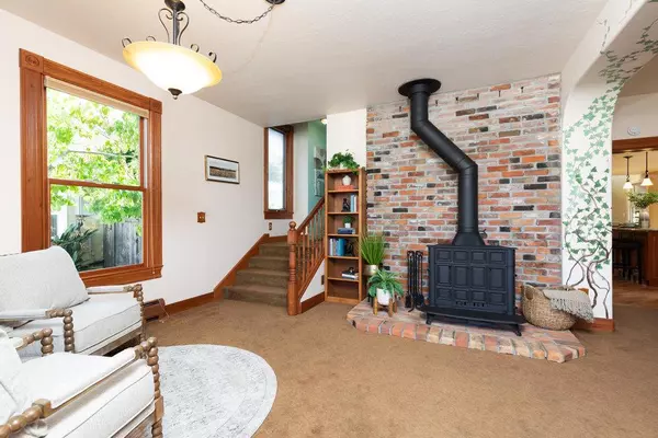 Santa Cruz, CA 95062,328 Stanford AVE
