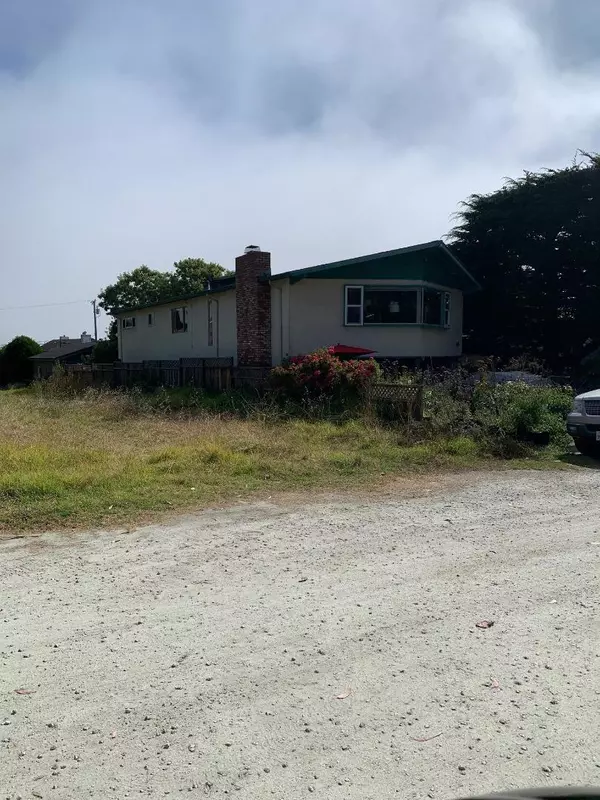 Half Moon Bay, CA 94019,404 Lee AVE