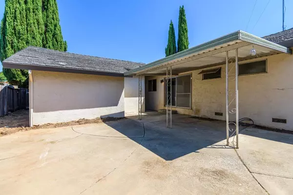 Cupertino, CA 95014,7558 Rainbow DR