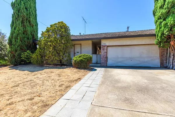 Cupertino, CA 95014,7558 Rainbow DR