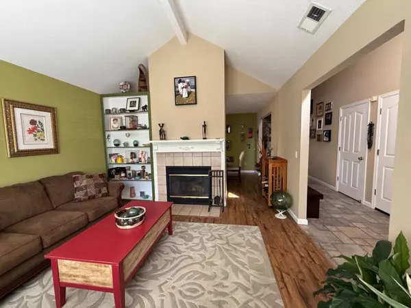 Salinas, CA 93906,1615 Newport CT