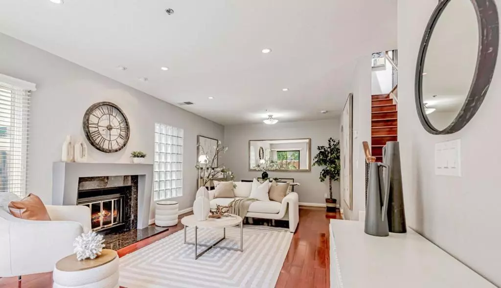 Palo Alto, CA 94301,907 Cowper ST