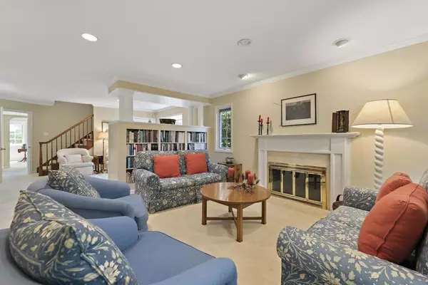 Los Altos, CA 94024,770 Mora DR