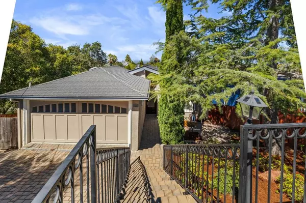 875 Sunset DR, San Carlos, CA 94070