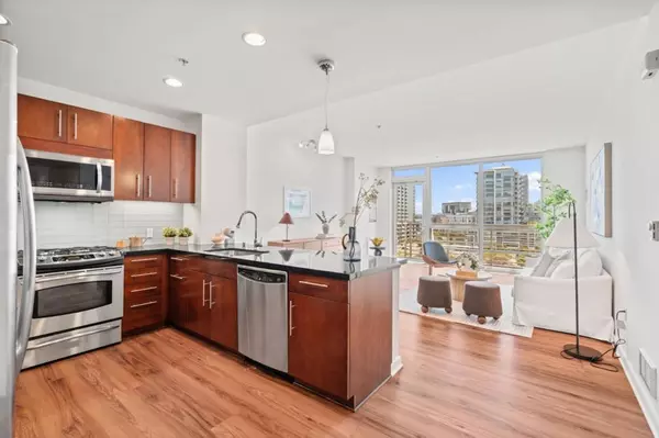 San Francisco, CA 94158,325 Berry ST #715