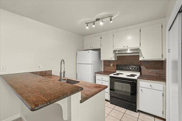 San Jose, CA 95118,1372 Branham LN #1