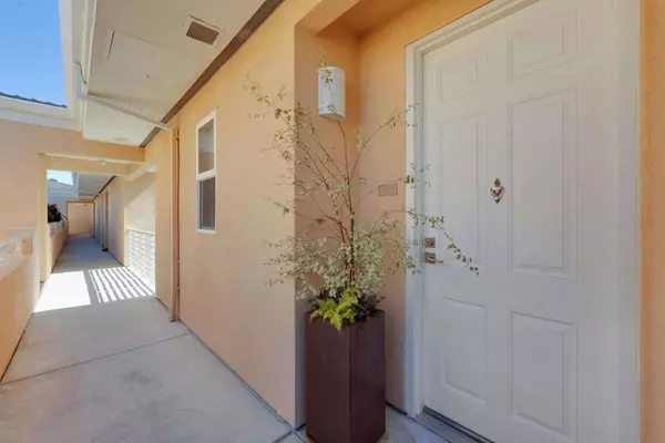San Francisco, CA 94134,401 Crescent CT #4401
