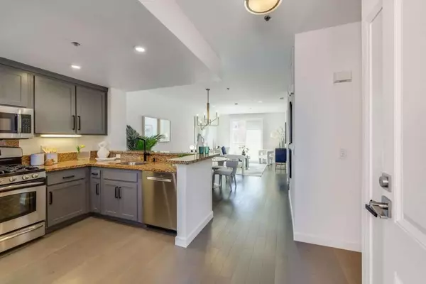 San Francisco, CA 94134,401 Crescent CT #4401