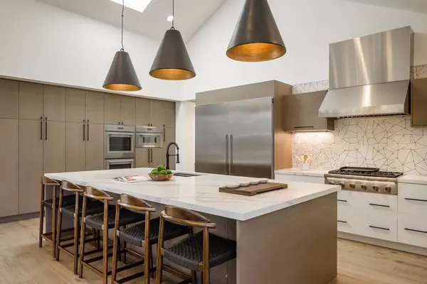 Hillsborough, CA 94010,588 Craig RD