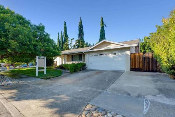 10400 Lindsay AVE, Cupertino, CA 95014