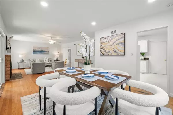 Palo Alto, CA 94306,3888 Magnolia DR