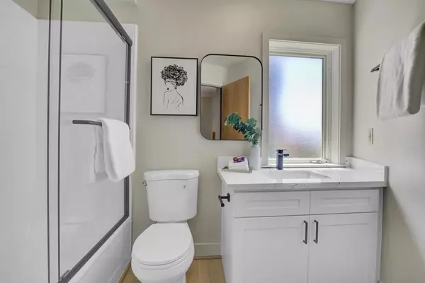 Oakland, CA 94618,50 Hermosa AVE