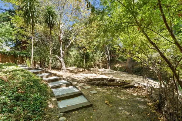 Los Altos, CA 94024,932 Lundy LN