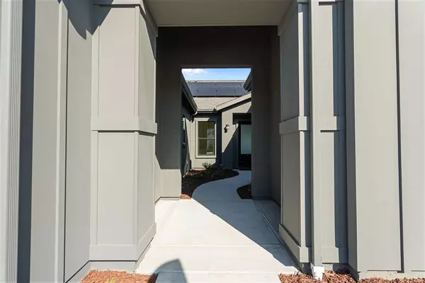 Hollister, CA 95023,410 Maria DR