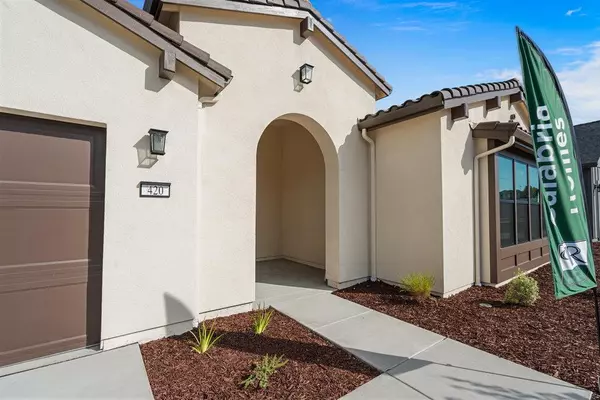 Hollister, CA 95023,420 Maria #37