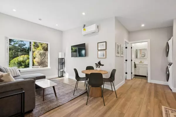 196 Amapola AVE #A, Pacifica, CA 94044