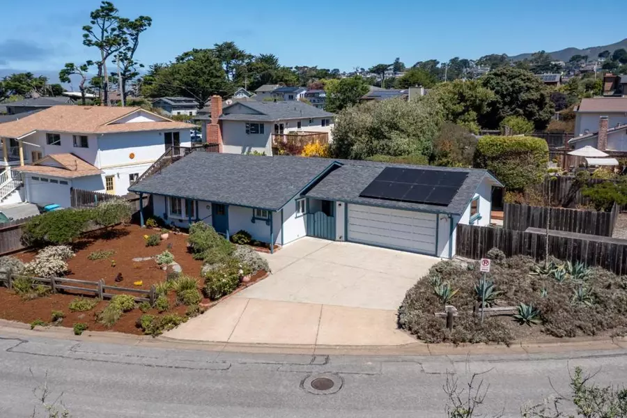 279 N Lake ST, Moss Beach, CA 94038