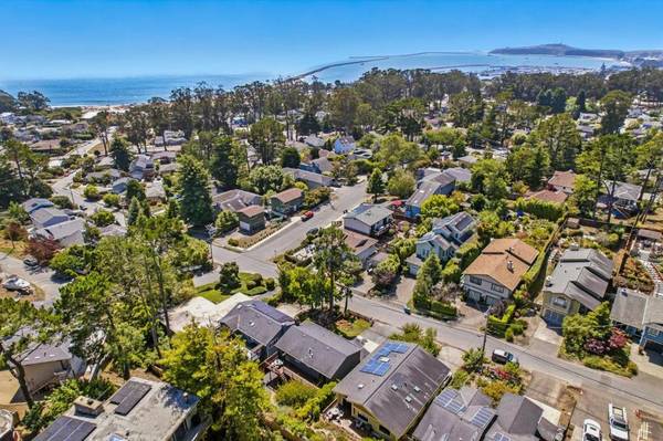 El Granada, CA 94019,422 Avenue Portola