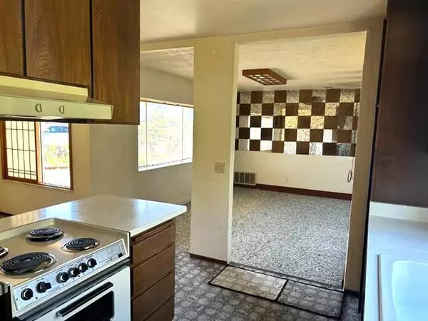 Salinas, CA 93906,18395 Van Buren AVE