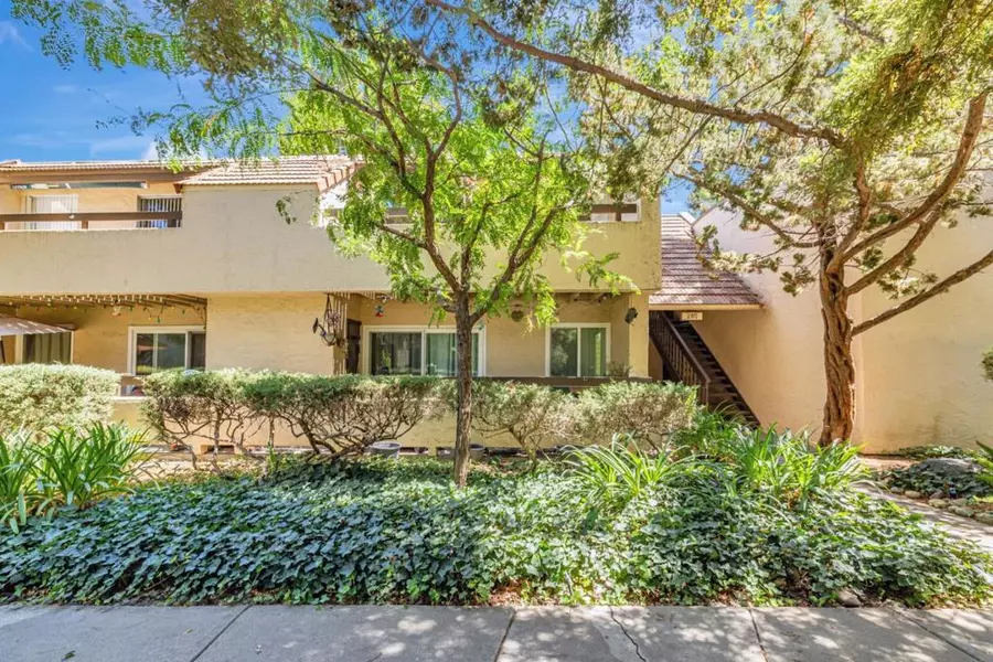285 Tradewinds DR #6, San Jose, CA 95123