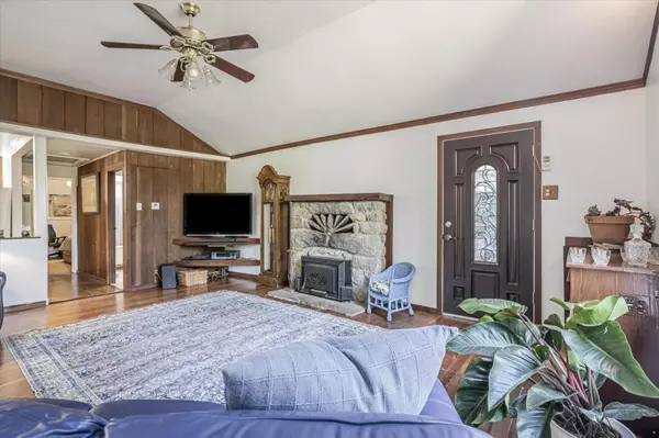 Brookdale, CA 95007,1045 Forest WAY