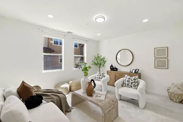 Sunnyvale, CA 94085,930 Highland TER
