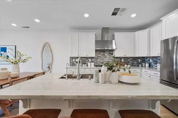 Sunnyvale, CA 94085,392 Charles Morris TER